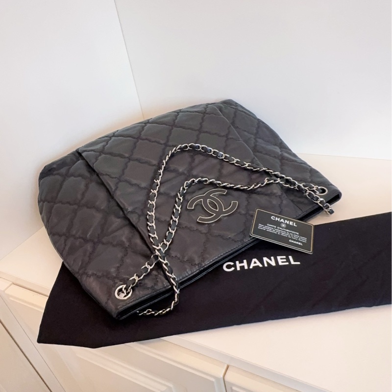✨Chanel 黑銀琺瑯扣 雲朵外縫 hobo tote 有保卡🖤-9