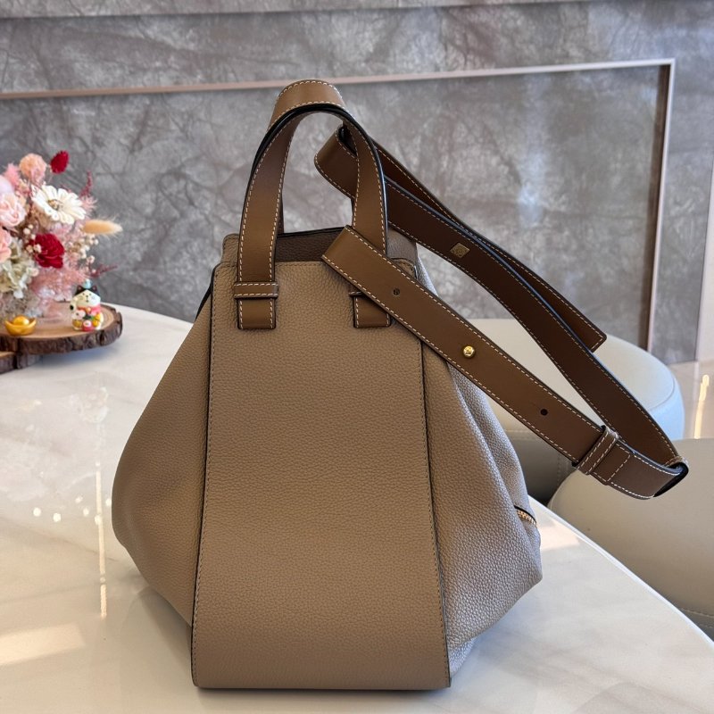 *SHIHNA名牌精品* LOEWE Hammock 沙色 粒面小牛皮 吊床包-2