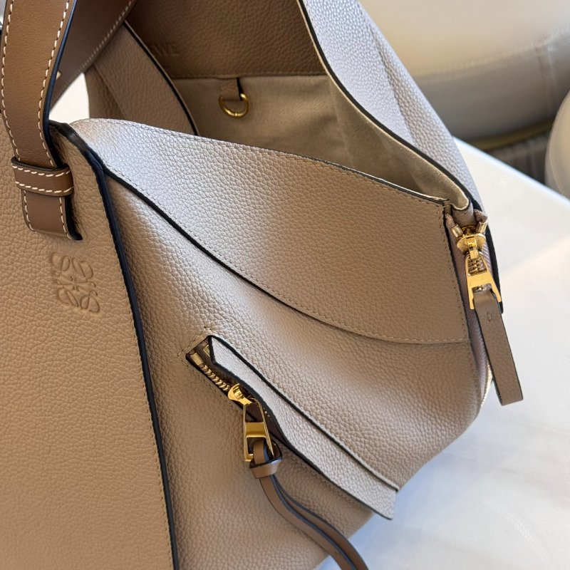 *SHIHNA名牌精品* LOEWE Hammock 沙色 粒面小牛皮 吊床包-4