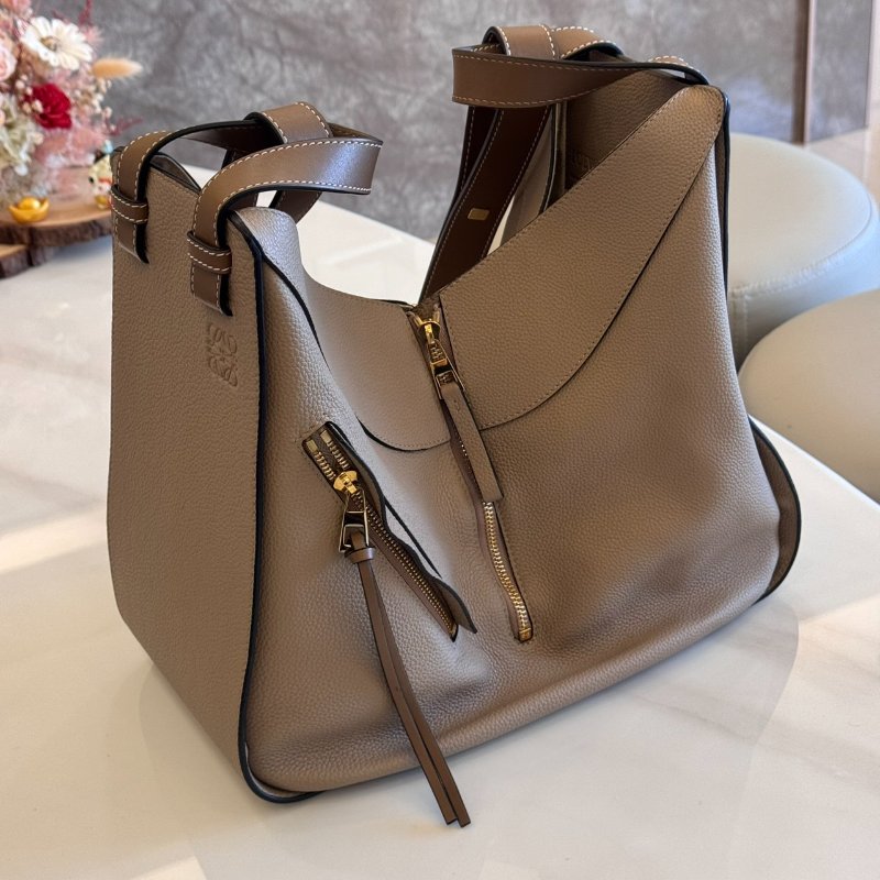 *SHIHNA名牌精品* LOEWE Hammock 沙色 粒面小牛皮 吊床包-6