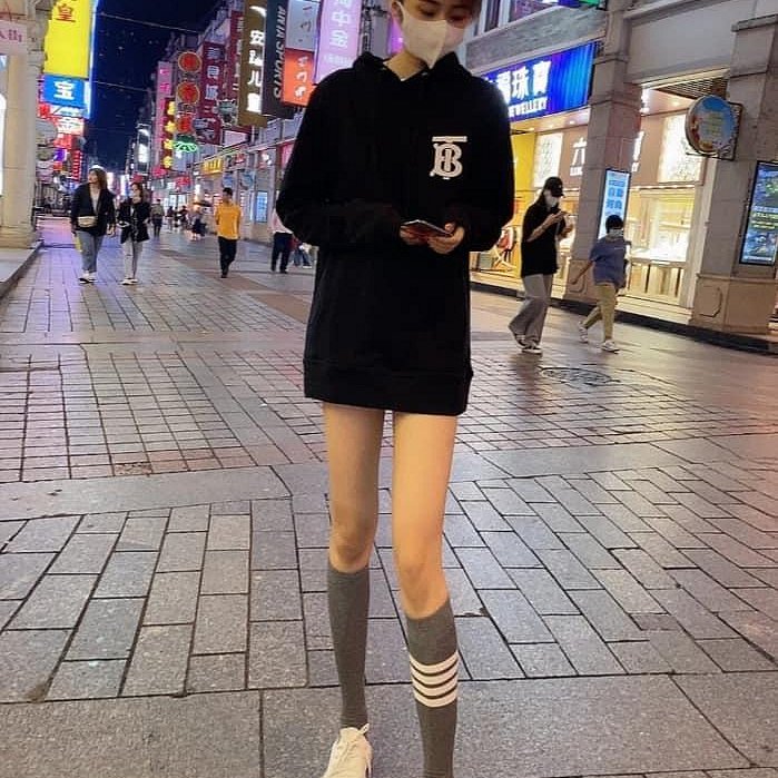 💎Han's house精品服飾💎 Thom Browne TB 4槓 中筒襪子 原價6000-4