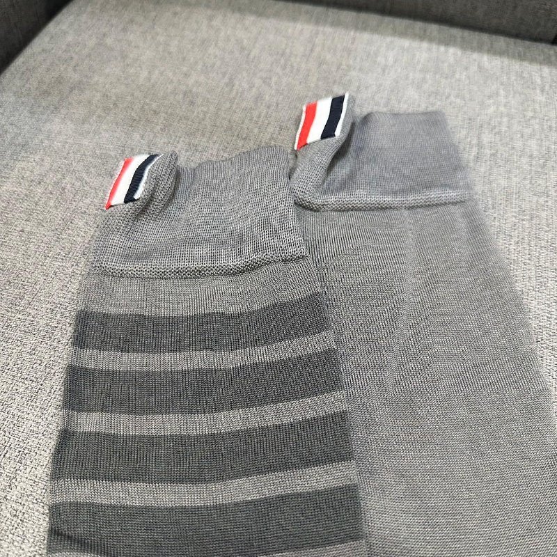 💎Han's house精品服飾💎 Thom Browne TB 4槓 中筒襪子 原價6000-3