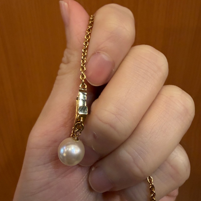 LV 金色LOGO珍珠吊墜Iconic Louisa項鍊M01623-2