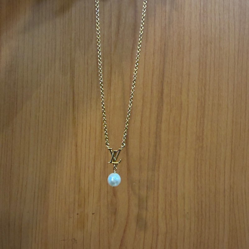 LV 金色LOGO珍珠吊墜Iconic Louisa項鍊M01623-10