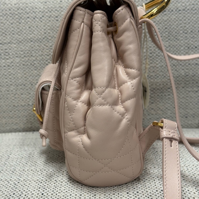 DIOR迪奧 Caro 可調節肩帶翻蓋開合 羊皮革拼牛皮革 雙肩包 小號 女款 粉色-3