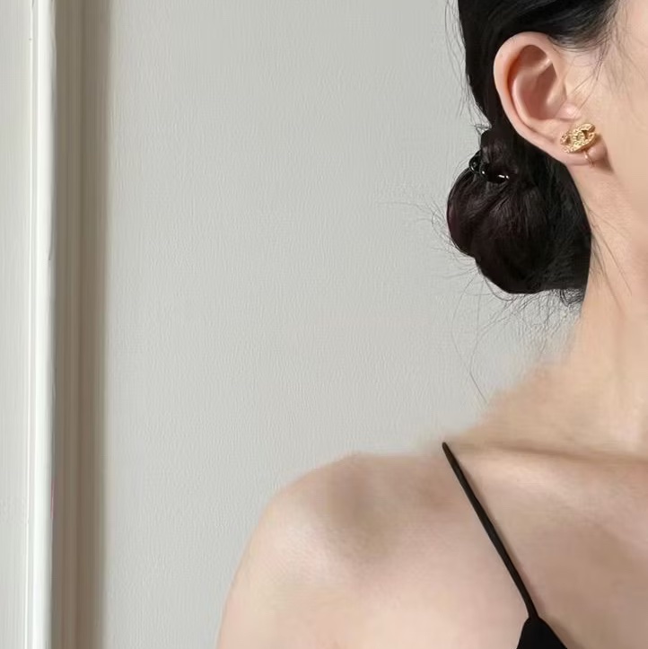 「JL精品代購」98新Chanel 香奈兒雙c鑲鑽耳夾-1