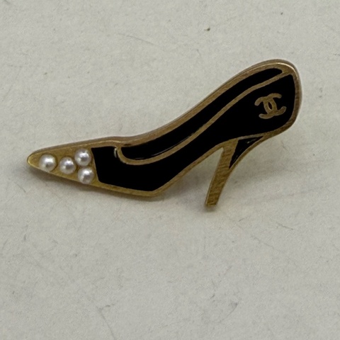 Chanel 高跟鞋造型胸針