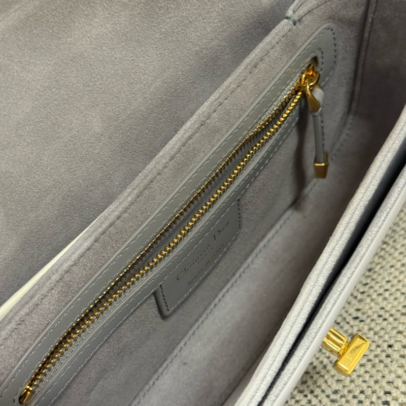 DIOR迪奧 30 Montaigne Avenue CD扣環翻蓋開合 光面牛皮革 單肩斜挎包 女款 夢幻灰色-14