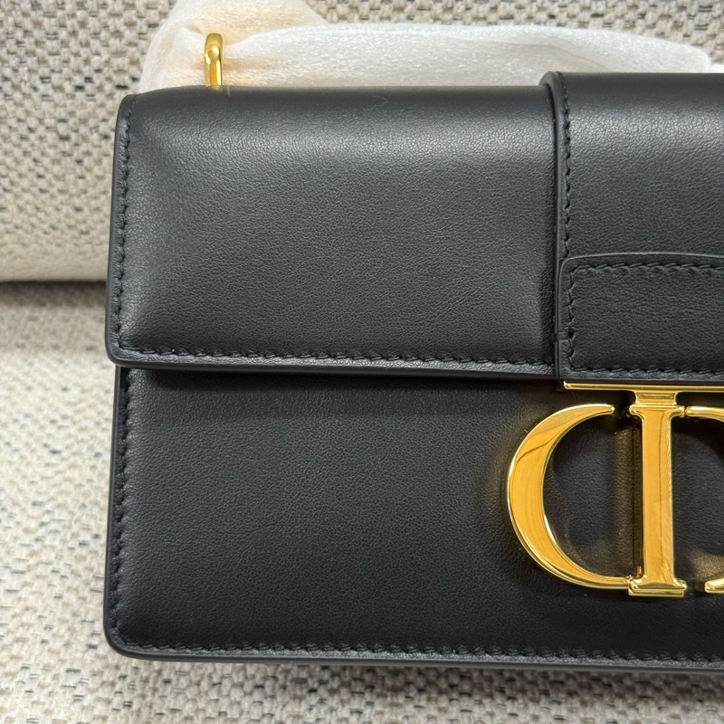 DIOR迪奧 30 Montaigne 可調節可拆卸鏈條翻蓋開合 牛皮革 斜挎包 小號 女款 黑色-1