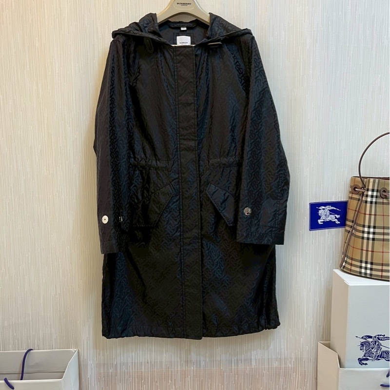 BURBERRY英國黑色專屬標誌提花連帽風雪大衣UK4-2