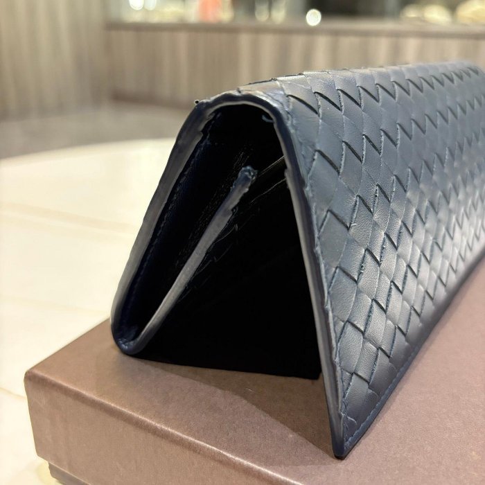 *SHIHNA名牌精品* BOTTEGA VENETA 羊皮對折長夾(深藍)-7