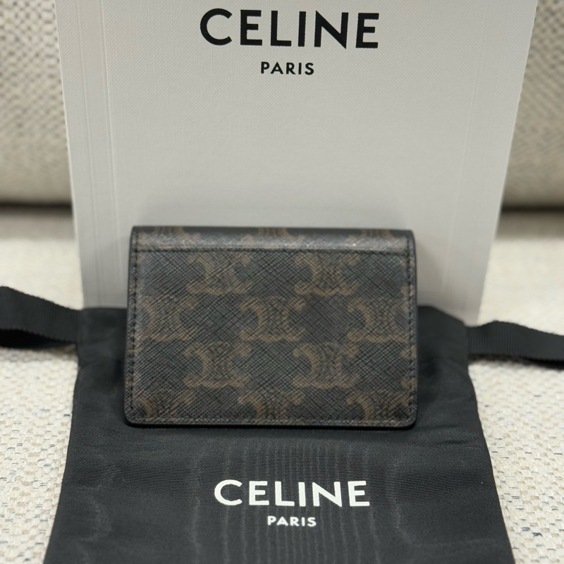 CELINE賽琳 Triomphe 凱旋門金屬大鎖扣老花滿印 合成革 零錢包卡包 女款 棕色-1