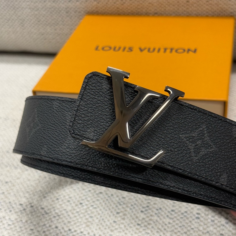 LOUIS VUITTON 標誌字母壓花平滑扣 Pyramide 牛皮金屬帆布 皮帶 男款 黑色 寬4cm-1