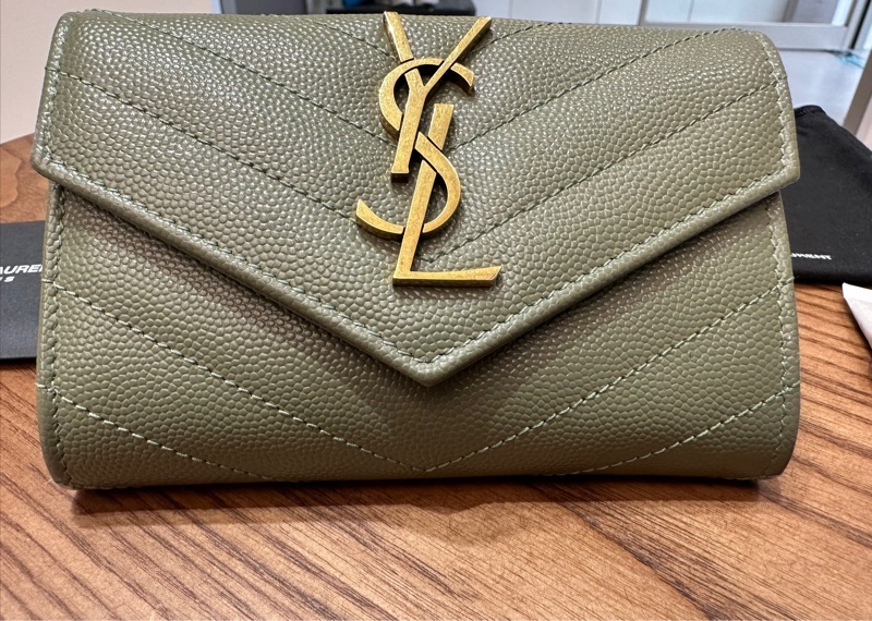 YSL魚子醬皮夾-1