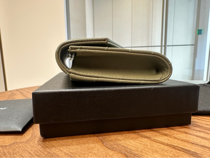 YSL魚子醬皮夾-3