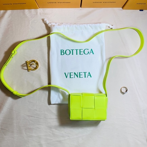 ‼️全台最甜  🎁全新閒置未使用BV Bottega Veneta Cassette mini 葆蝶家 小6格檸檬黃編織小廢包（肩背/斜背包）