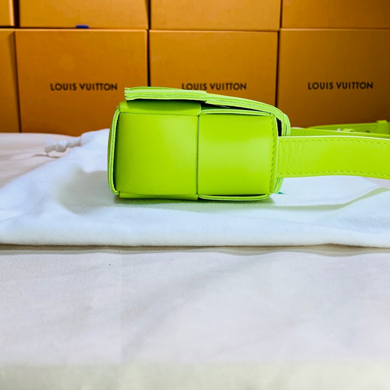 ‼️全台最甜 🎁全新閒置未使用BV Bottega Veneta Cassette mini 葆蝶家 小6格檸檬黃編織小廢包(肩背/斜背包)-6