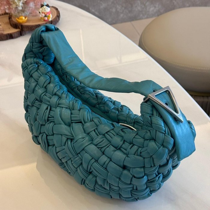 *SHIHNA名牌精品*BOTTEGA VENETA 編織香蕉包-1