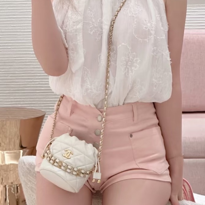 🎆迎新年只要$70000CHANEL 22K 白粒紋小牛皮斜背包 |神仙可愛|廢包當道|送禮送到心坎裡|保證正品|平台安心購鑒定-0