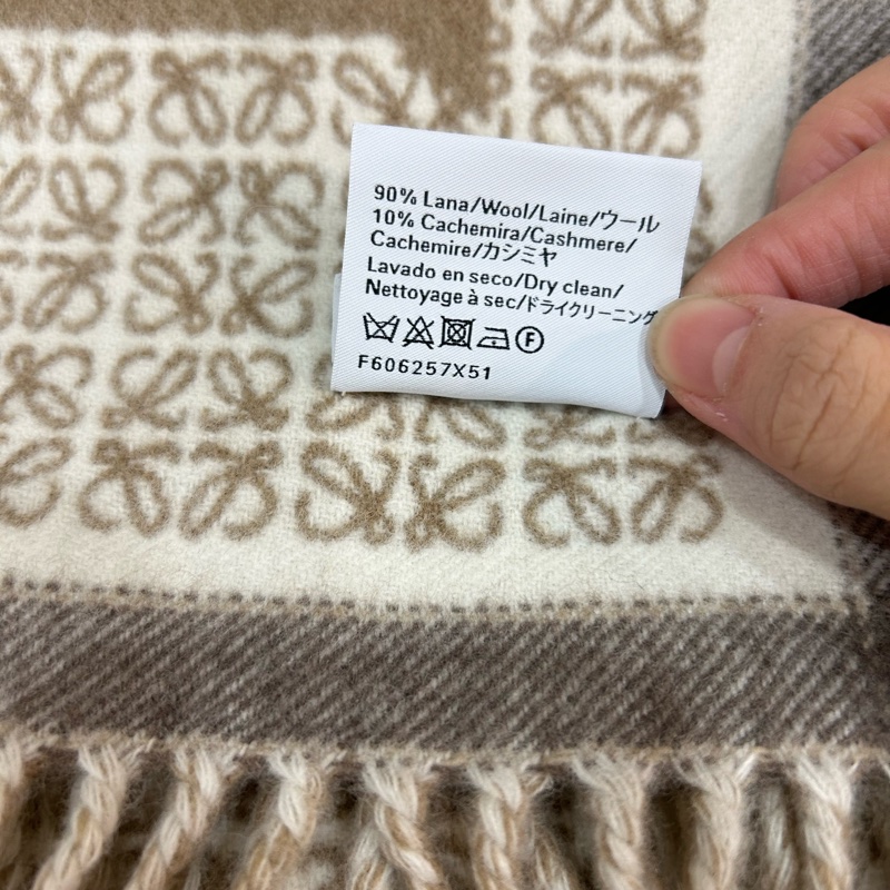 全新 loewe 附購證 雙面羊毛混羊絨圍巾 經典滿版 1ogo 老花 雙面奶茶配色 圍巾-3