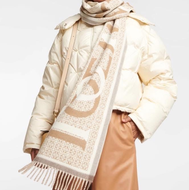 全新 loewe 附購證 雙面羊毛混羊絨圍巾 經典滿版 1ogo 老花 雙面奶茶配色 圍巾-6