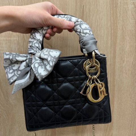 Dior 黑羊皮Lady Dior mini手提斜背黛妃包