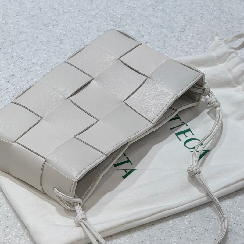 Bottega Veneta 730543 BV Cassette-1