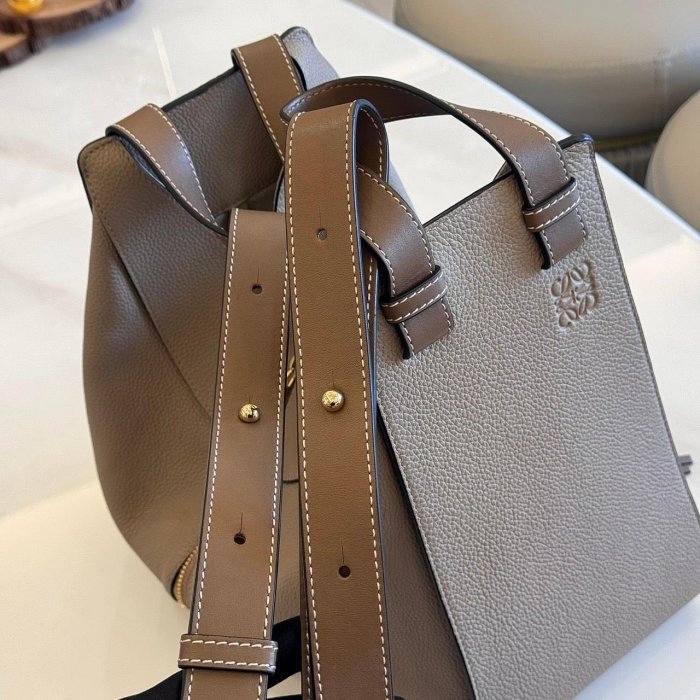 *SHIHNA名牌精品*LOEWE Hammock 吊床包雙色粒面小牛皮拉鍊側邊手提/肩背二用包-8