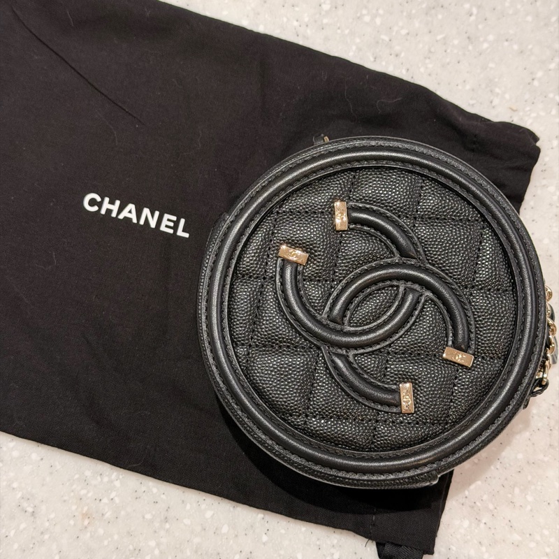 Chanel CC Filigree 黑色圓餅包-0