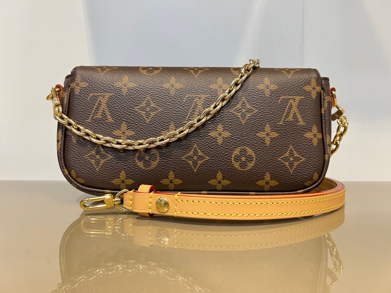 LV 原花Wallet on Chain Ivy 金釦下蓋肩斜背包-1