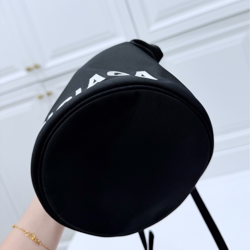 BALENCIAGA 巴黎世家 Wheel XS 字母 刺繡 尼龍 手提包 斜背包 水桶包 肩背包 側背包-11