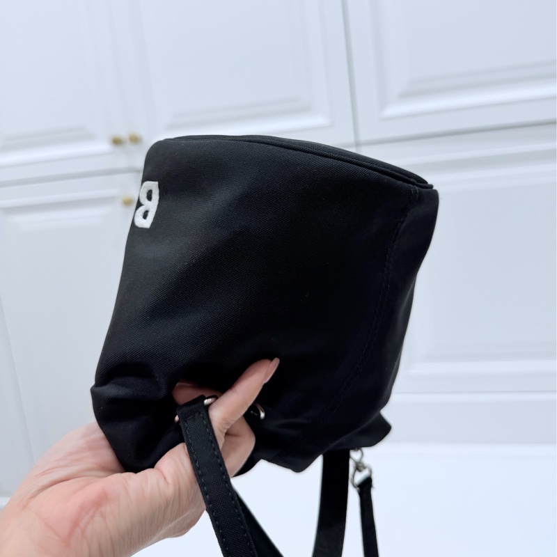 BALENCIAGA 巴黎世家 Wheel XS 字母 刺繡 尼龍 手提包 斜背包 水桶包 肩背包 側背包-12