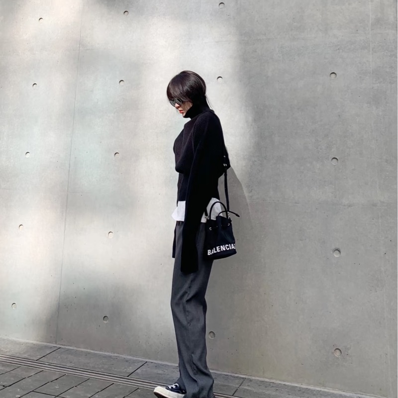 BALENCIAGA 巴黎世家 Wheel XS 字母 刺繡 尼龍 手提包 斜背包 水桶包 肩背包 側背包-17