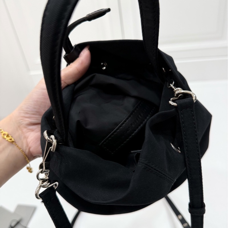 BALENCIAGA 巴黎世家 Wheel XS 字母 刺繡 尼龍 手提包 斜背包 水桶包 肩背包 側背包-21