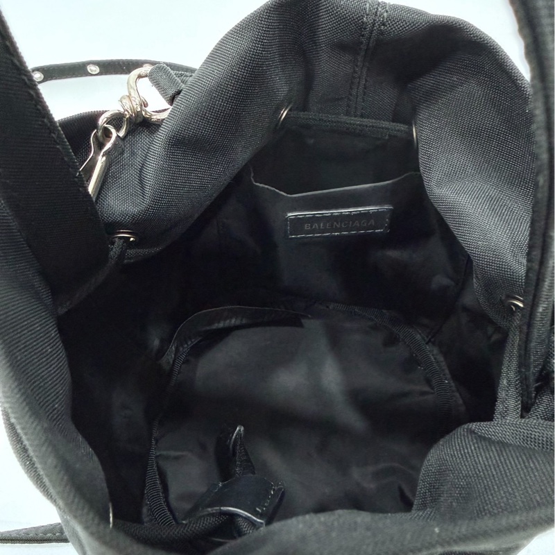 BALENCIAGA 巴黎世家 Wheel XS 字母 刺繡 尼龍 手提包 斜背包 水桶包 肩背包 側背包-30