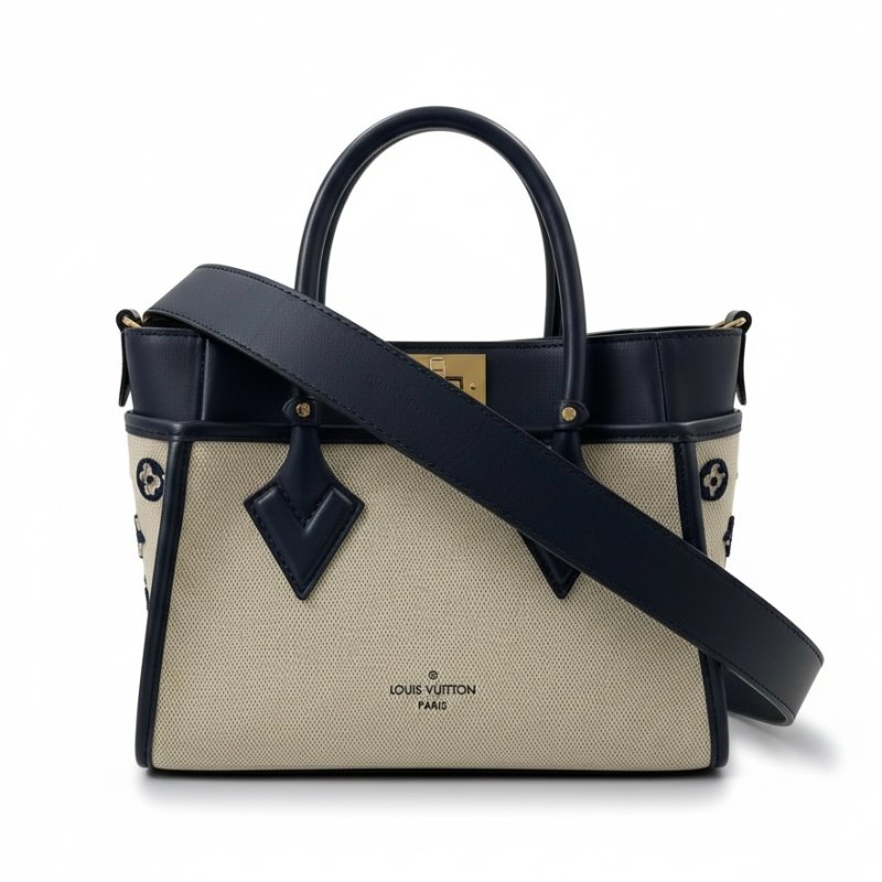 LOUIS VUITTON 路易威登 M22195 ON MY SIDE PM 帆布側背包 帆布/皮革 米色/深藍色 金釦-0