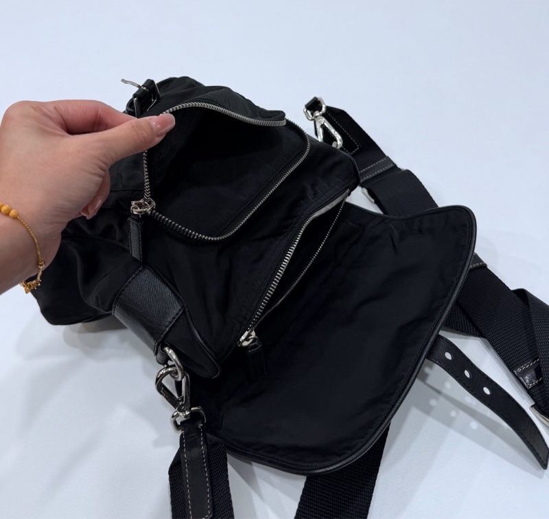 PRADA 黑色 尼龍 降落傘 郵差包 斜背包 側背包 肩背包-16