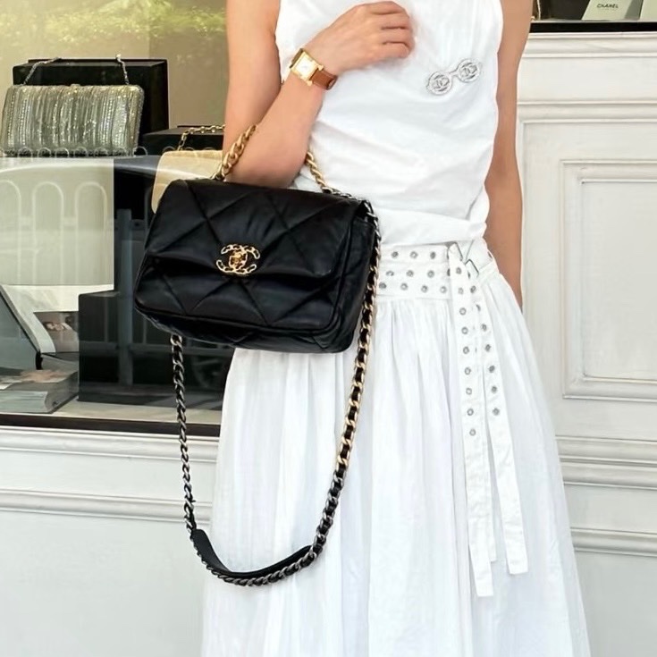 莉亞精品♡ Chanel 19bag黑金 二手美包-1
