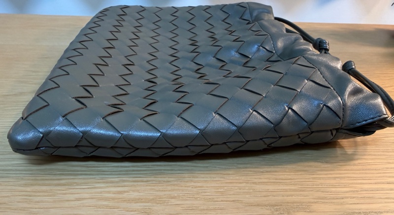 Bottega Venetia小牛皮肩背袋-9