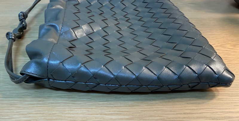 Bottega Venetia小牛皮肩背袋-10