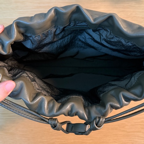 Bottega Venetia小牛皮肩背袋-11