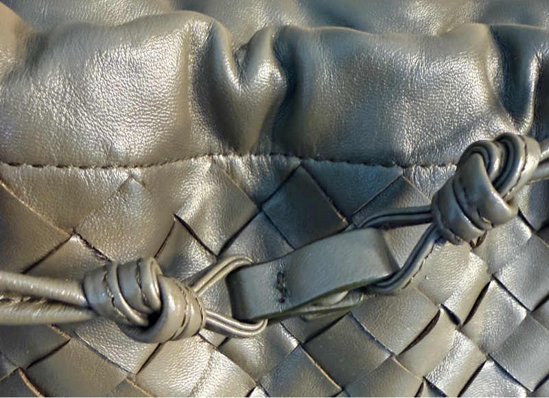 Bottega Venetia小牛皮肩背袋-14