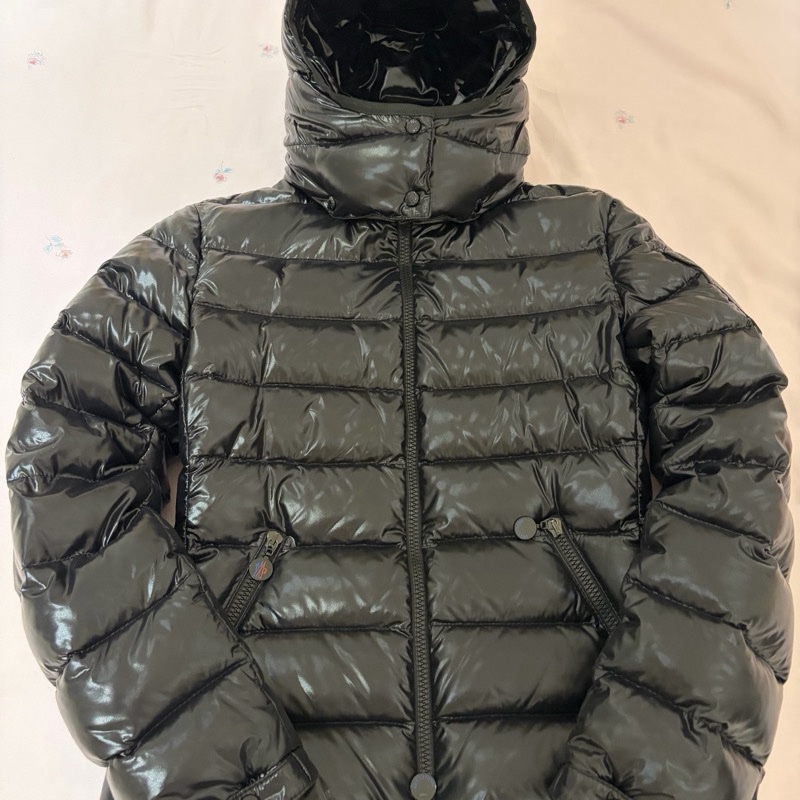 MONCLER黑色亮面外套-0