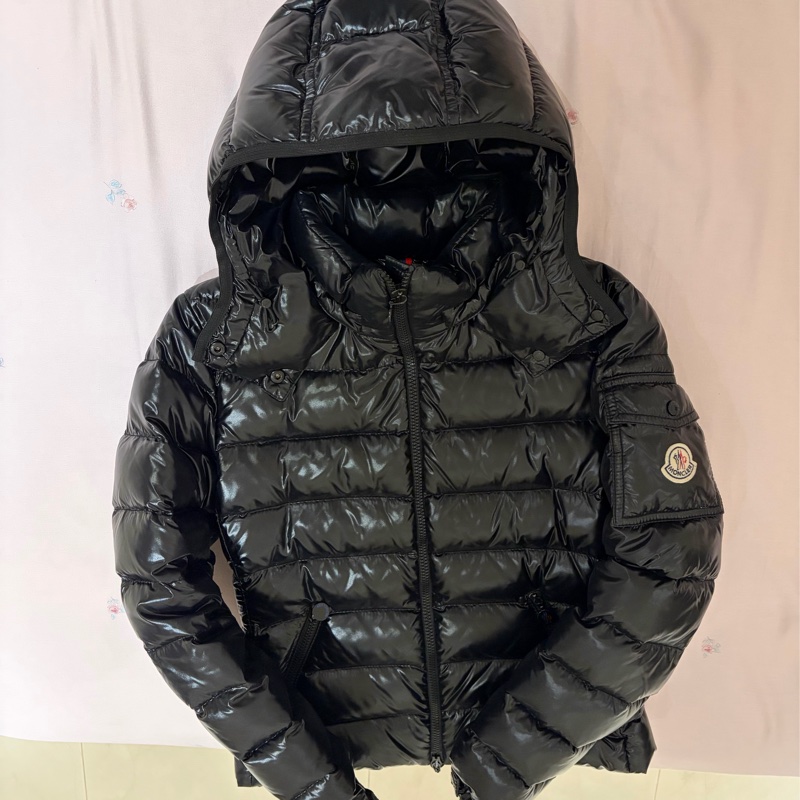 MONCLER黑色亮面外套-2