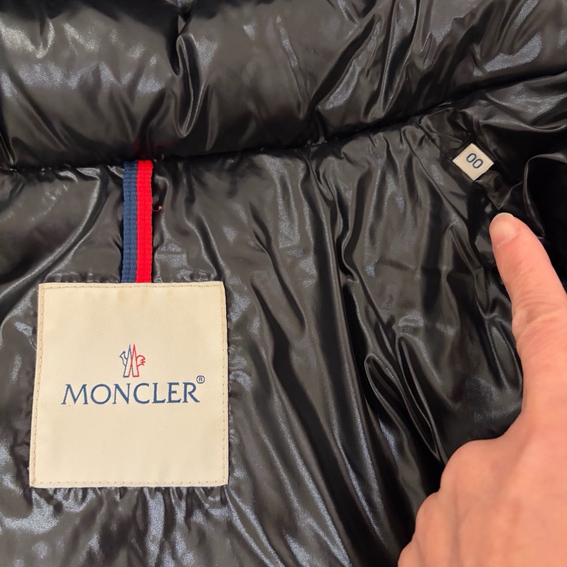 MONCLER黑色亮面外套-9