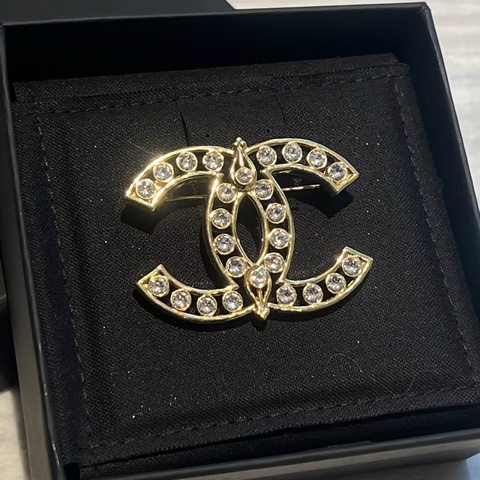 香奈兒雙Clogo鑽石胸針新款 閒置品