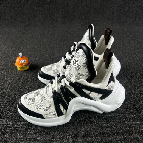 Louis Vuitton路易威登 LV Archlight棋盤格老爹鞋 38 碼，下地次數不多