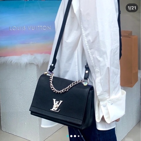 LV 黑色牛皮 Lockme II BB 單肩鏈包銀扣