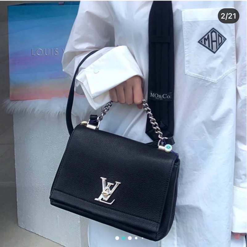 LV 黑色牛皮 Lockme II BB 單肩鏈包銀扣-1