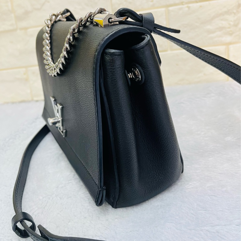 LV 黑色牛皮 Lockme II BB 單肩鏈包銀扣-4